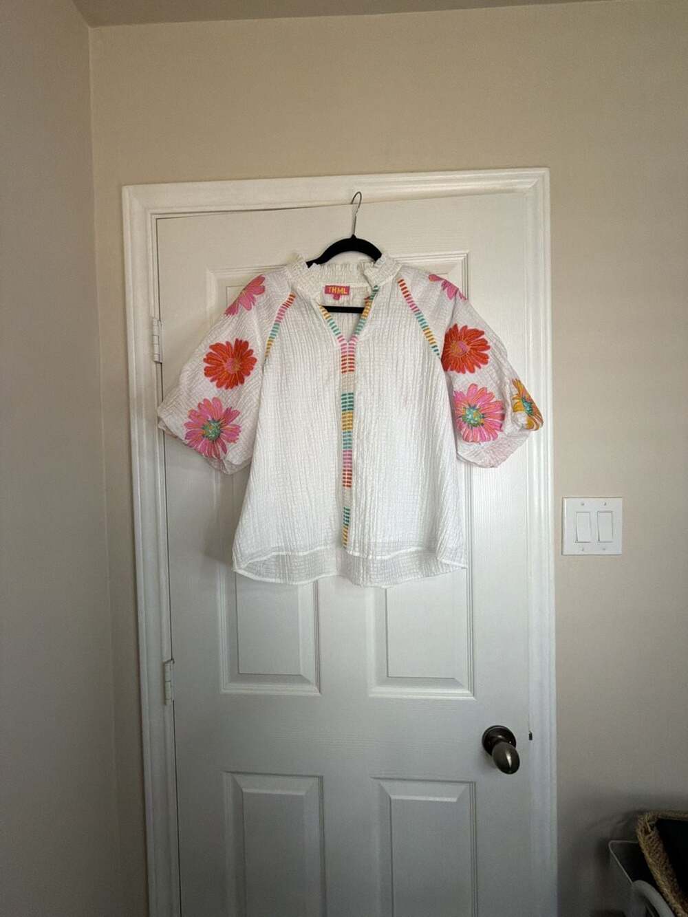 THML Spring Spectacle Blouse Size XL White Floral Embroidered Puff Sleeve